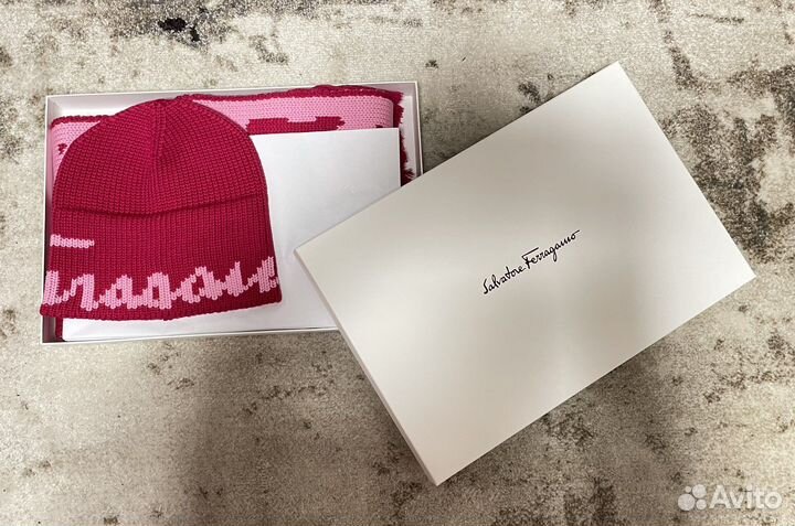 Комплект шапка и шарф оригинал Salvatore Ferragamo