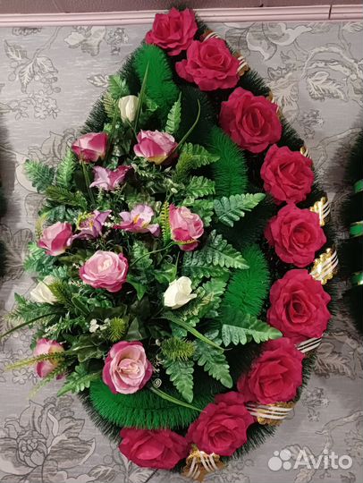 Ритуальные венки и корзины