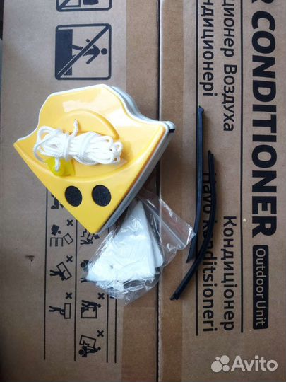 Магнитная щетка для мойки окон