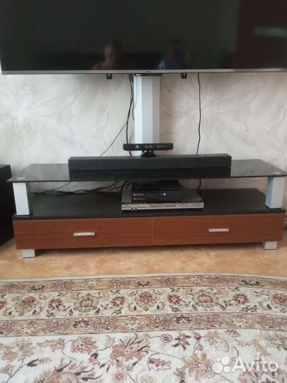 Стеклянная тумба под тв