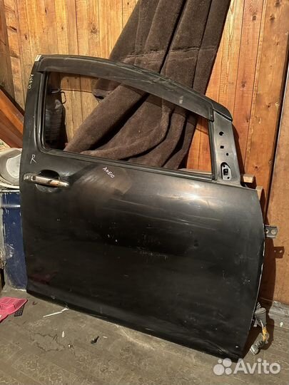 Дверь передняя правая Toyota Wish