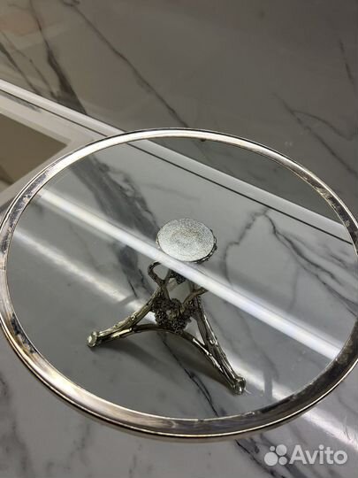 Тортница на ножке