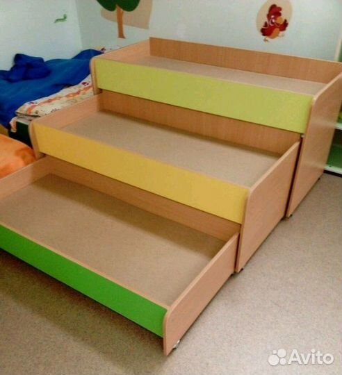 Кровать трехуровневая