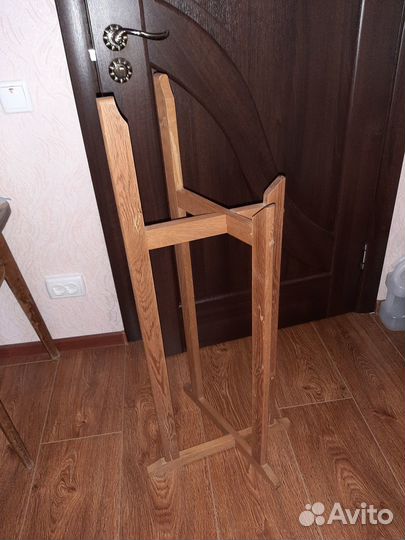 Деревянная, новая подставка под бутыль с водой