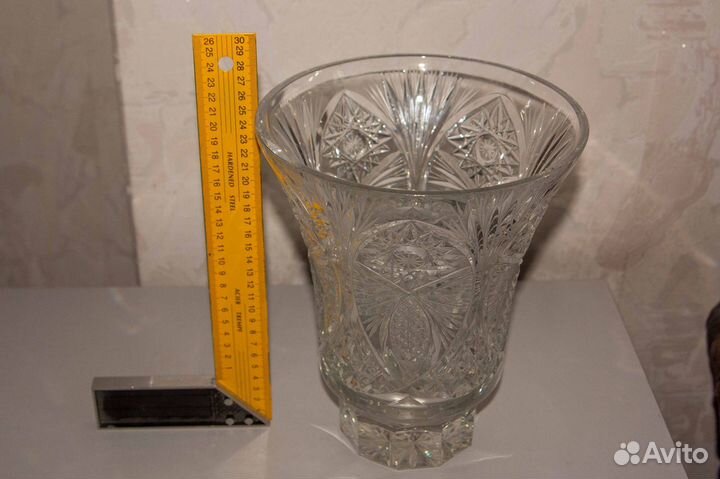 Большая хрустальная ваза для цветов