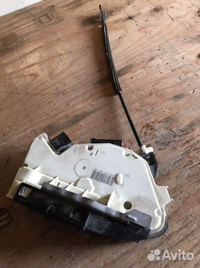 Замок задней правой двери Skoda Fabia 2