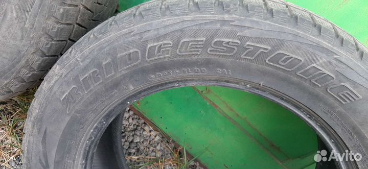 Bridgestone Blizzak DM-V1 235/60 R17