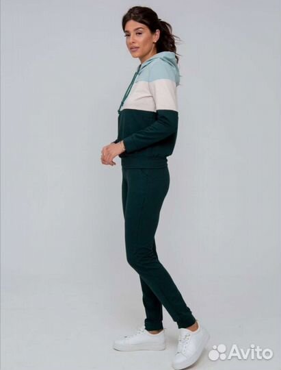 Спортивный костюм женский