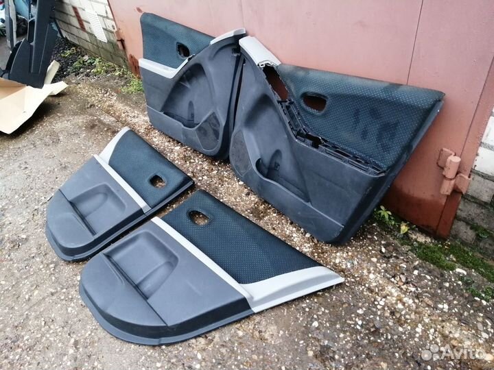 Обшивка двери Toyota Yaris Vitz 90