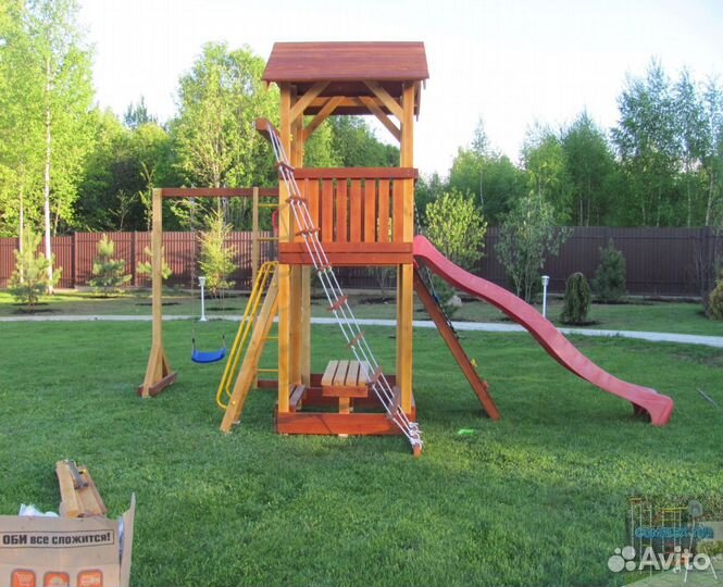 Детская площадка с зимним скатом