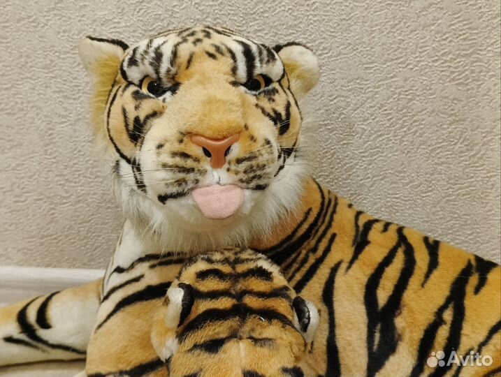 Тигр бенгальский игрушка