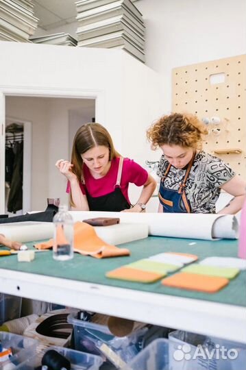 Помощник на швейное производство