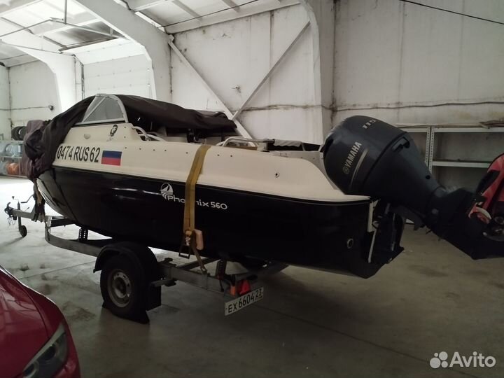 Катер Phoenix 560