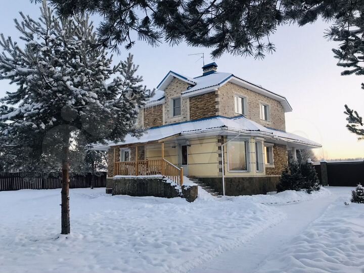 Коттедж 250 м² на участке 15 сот.