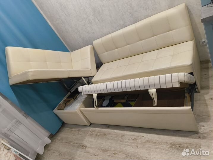 Кухонный угловой диван со спальным местом
