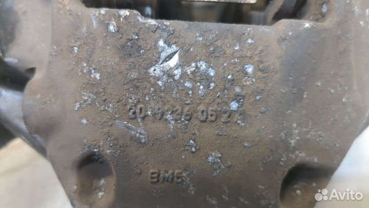 Суппорт левый передний Volkswagen Touareg