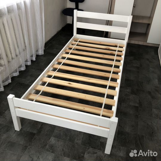 Кровать односпальная 90х200 с матрасом