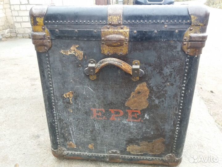 Сундук антикварный американский