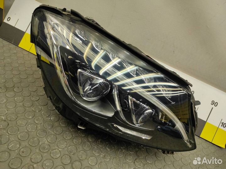 Фара правая Mercedes-Benz C-Class