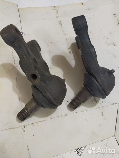 Шаровые нижние на Mitsubishi Padgero 93г