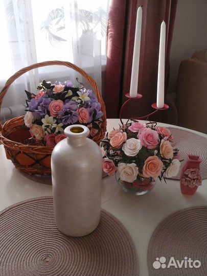 Букеты в вазах и куклы ручной работы