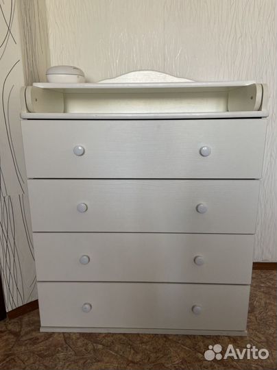 Детская кровать и комод+