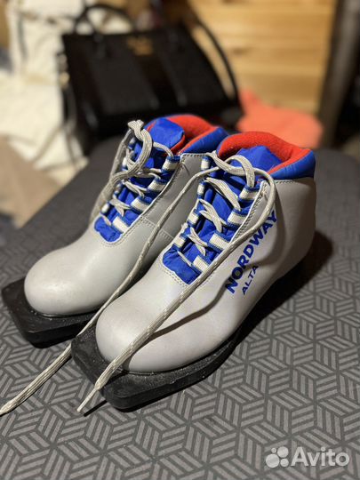 Лыжные ботинки