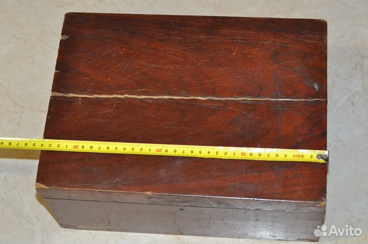 Старинная антикварная шкатулка из красного дерева