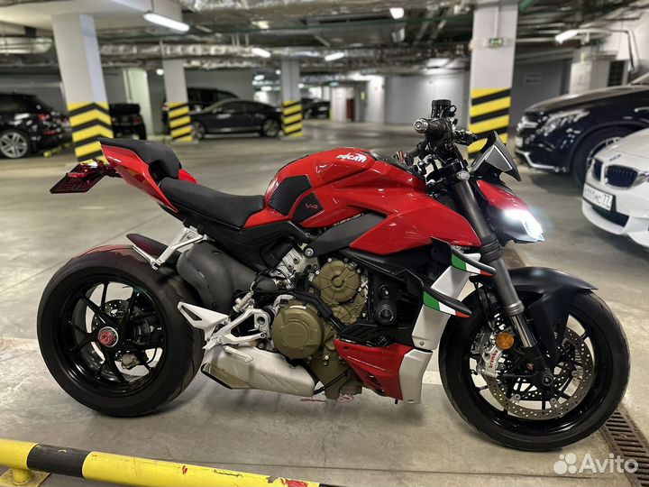 Ducati streetfighter v4
