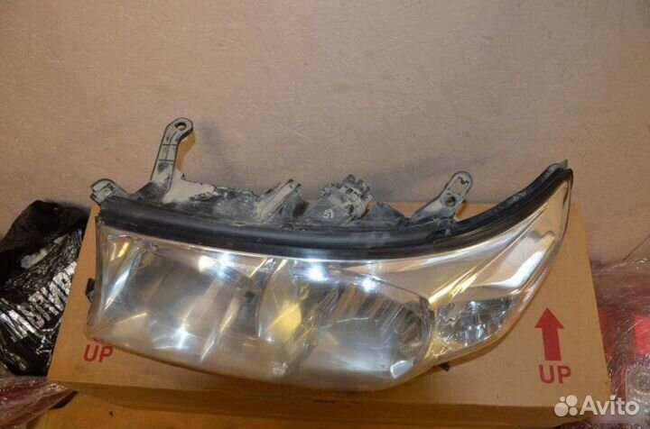 Фара левая Toyota Land Cruiser 200