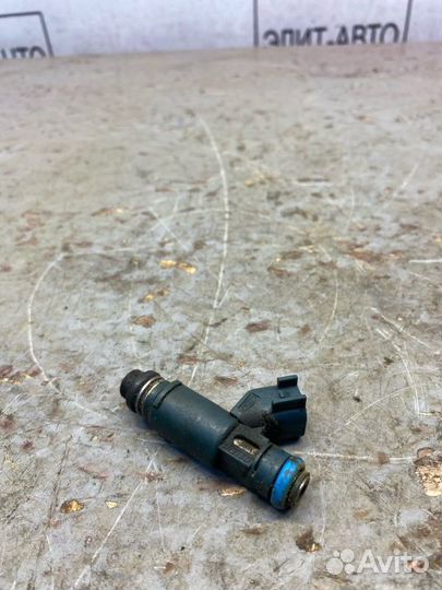 Форсунка топливная Lr Range Rover Vogue L322 4.2