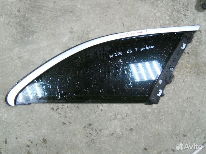 W203 Форточка правая универсал Mercedes