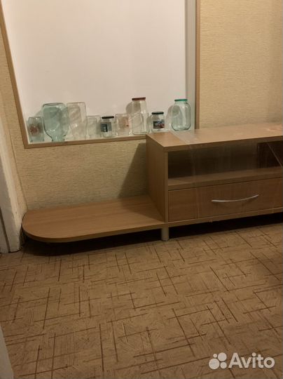 Напольная полка в гостинную или прихожую