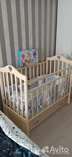 Детская кроватка с продольным маятником