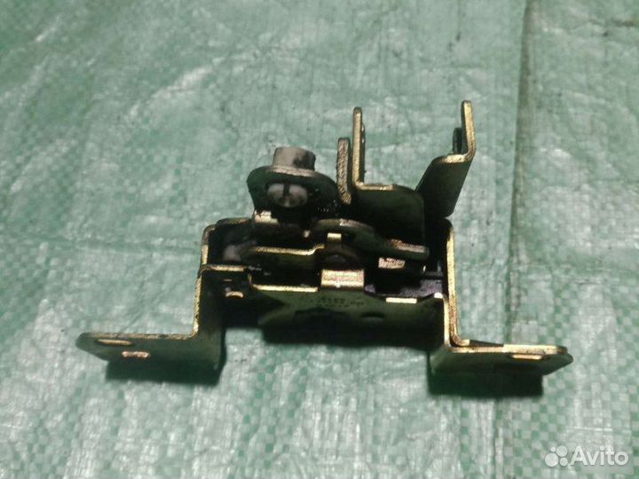 Замок багажника Ford Mondeo 1