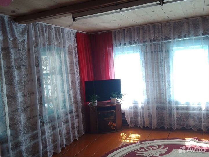 Сруб дома из бревна