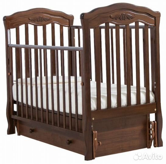 Кроватка детская с маятником