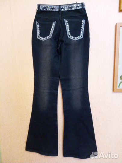 Джинсы клёш женские черные на стройную девушку