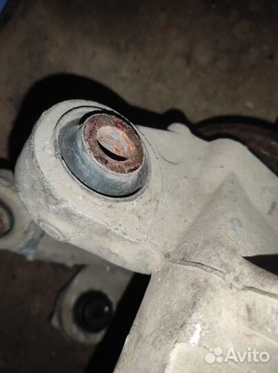 Ford Explorer 5 c 2011 Кулак поворотный задний