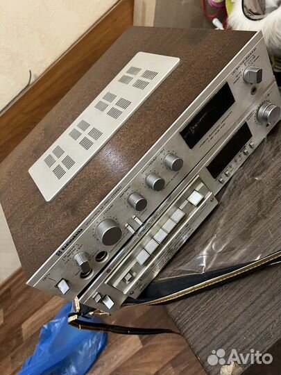 Уселитель и магнитофон