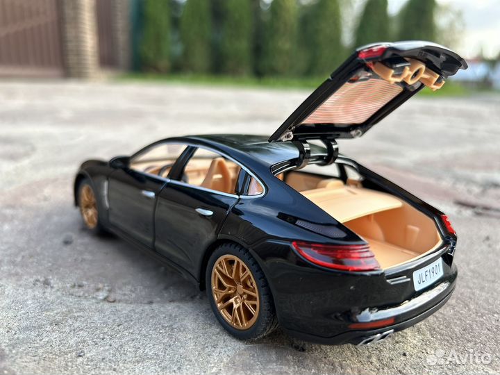 Модель металлической машинки Porsche 911