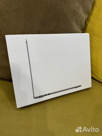 MacBook Air 13,6