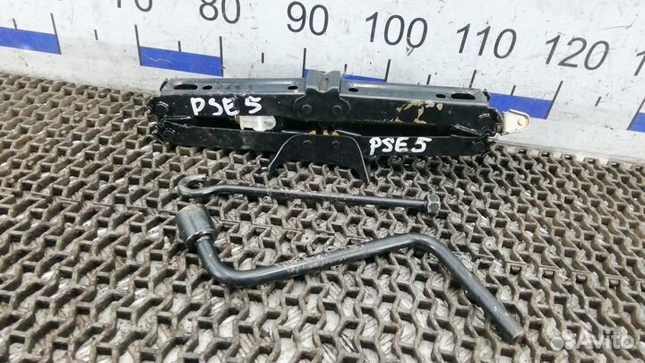 Домкрат на Peugeot 406