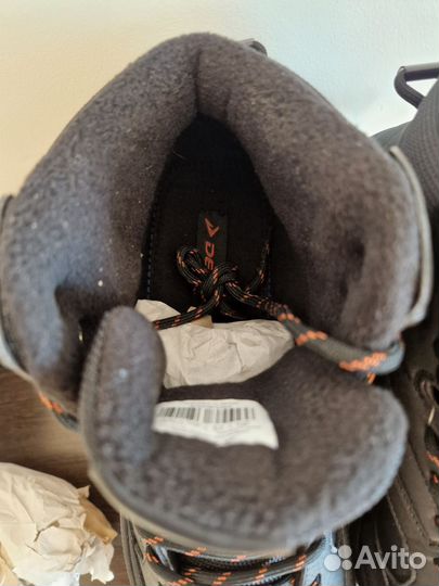 Ботинки зимние новые demix 42,5