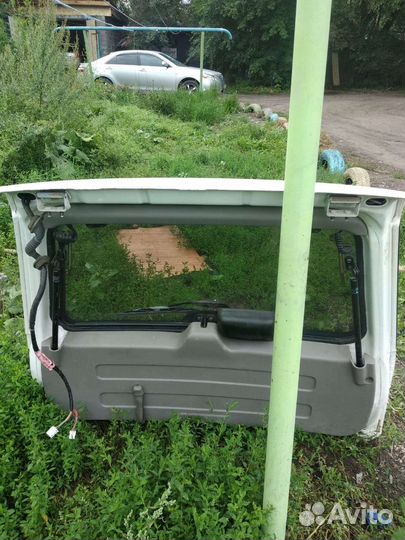 Дверь багажника на nissan cube