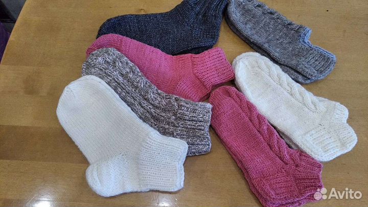Шерстяные носки вязаные и повязки на голову