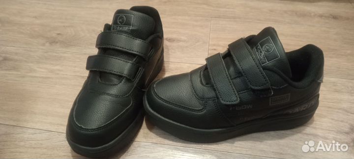 Кроссовки