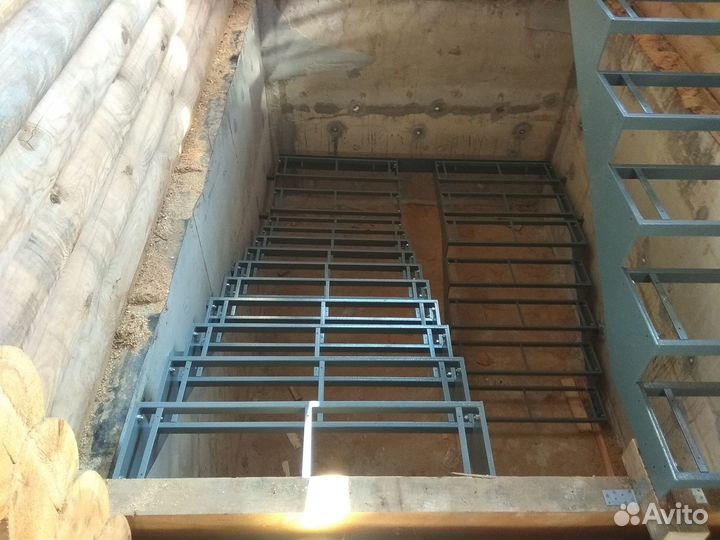 Лестница на металлическом каркасе