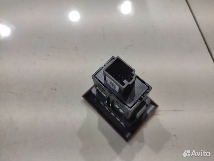 Кнопка аварийной сигнализации (Haval Jolion)