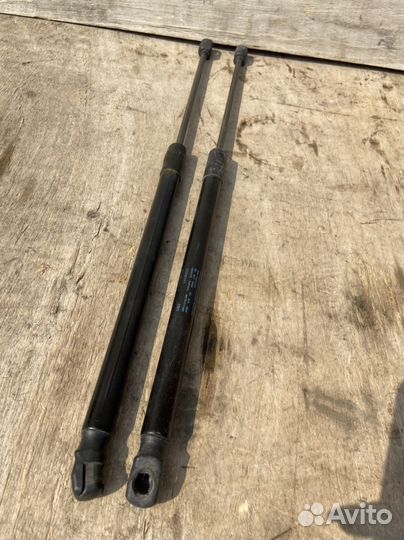 Амортизатор крышки багажника Audi A3 8P